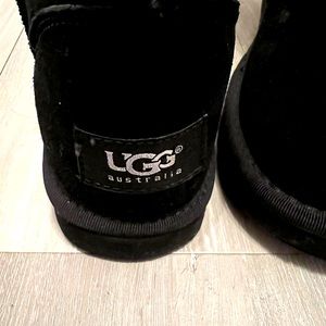 Black Ugg boots